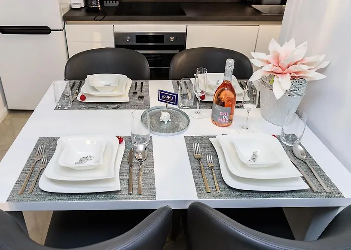 Jmj Apartmaji Πιράν